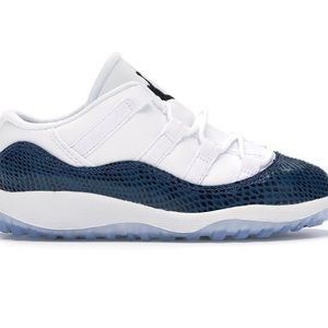 Toddler 11’s snake blue